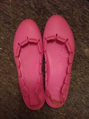 CROCS Women's Bright Pink Slip-On Ballet Flats Sz 11W